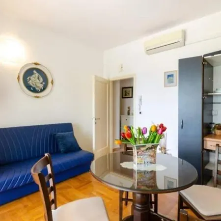 Vila Beautiful Ana With Sea View In Crikvenica *
