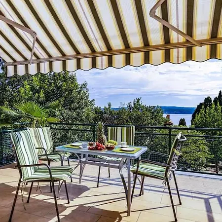 Beautiful Ana With Sea View In Crikvenica Vila *