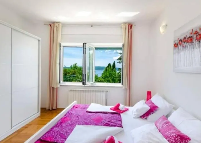 Beautiful Ana With Sea View In